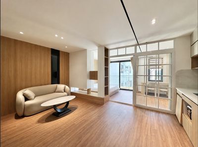 Nhà mới full đồ tiện nghi ban công ngay mặt phố - hanoi centre — ảnh 1