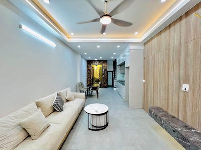 Bán nhà 40m2 5 tầng full nội thất, gần ĐH Kinh Tế Quốc Dân — ảnh 1