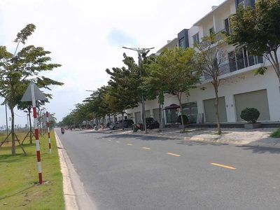 Bán nhà phố Suncasa Hoà Phú, Bình Dương, 3.6 tỷ — ảnh 1