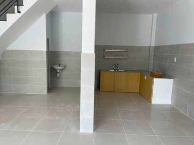 Cho thuê nhà trệt lâu gần hội trường Đông Hòa, hẻm Nguyễn Công hoan — ảnh 1