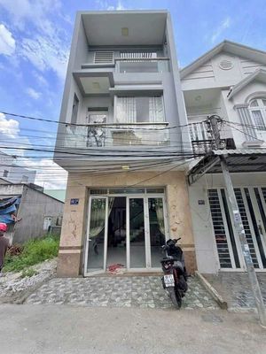 Cho thuê nhà 2 lầu 3 phòng ngủ hẻm 60 trần hoàn na — ảnh 1