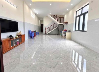 Cho thuê nhà 2 tầng có sân thượng đường 7m5 Bùi Vịnh — ảnh 1