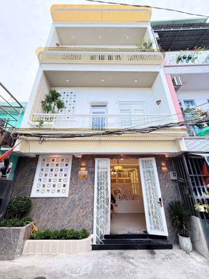 Nhà Ngay trung tâm quận 7 cần bán gấp . — ảnh 1