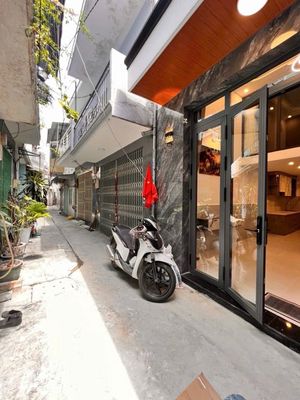 Nhà xinh nở hậu sát hẻm xe hơi- 2 tầng 35m2- khu vip tân phú- hơn 3đ — ảnh 1