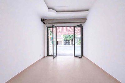 Mặt tiền đường tân phú - đông học sinh - thoáng đẹp — ảnh 1