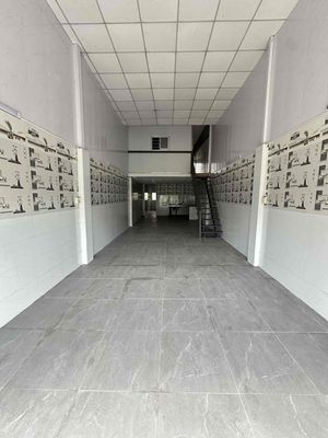 Kho gạch men 150m2. có 3 phòng ngủ . bếp . vừa ở vừa sản xuất — ảnh 1