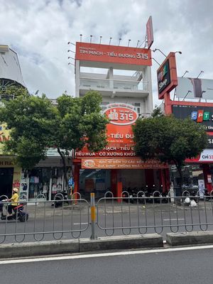 Mặt tiền đường nguyễn sơn 8m x 28m , 1 trệt 2 lầu nhà có sẵn thang máy — ảnh 1