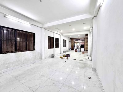 Mặt tiền đường lớn có gác ngủ lại - đường cộng hoà - hoàng hoa thám — ảnh 1