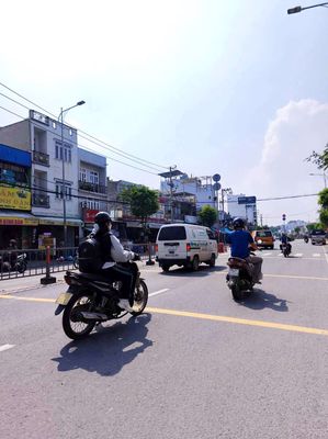 Nhà 3 tầng mặt tiền KD Tô Ký Hóc Môn.DT 5.5mx18m.Ngay chợ Ngã 3 Bầu. — ảnh 1