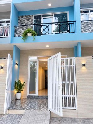 Nhà nguyên căn 1 trệt 1 lầu 2PN hẻm xe hơi - 7tr gần chợ Long Trường — ảnh 1