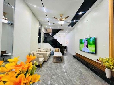 Hoàng Cầu, 10m ra ô tô tránh, 40m ra mặt phố, gần hồ, nhà mới, 42m*5T — ảnh 1