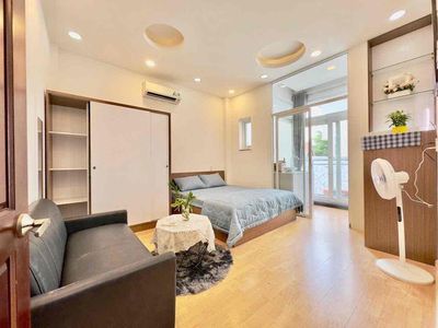 Cho Thuê Căn Hộ Tách Bếp Ban Công full NT Mới Gần Khu Sân Bay — ảnh 1