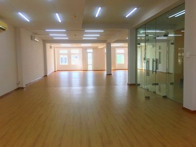Cho Thuê Văn Phòng Đường Hoàng Văn Thụ P4-DT 200m2 giá 50 triệu — ảnh 1