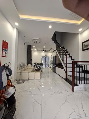 Nhà 1 trệt 3 lầu 4pn 5wc, full nội thất, đường 12 hiệp bình phước — ảnh 1