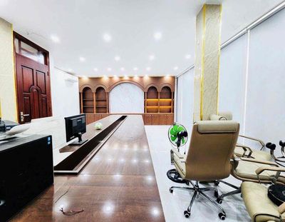 Bán toà nhà mặt tiền ngang 8m làm vp.công ty, giảm còn 5.tỷ — ảnh 1