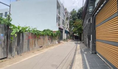 Bán quỹ đất lớn 2500m2 (35x70m) HXH Quốc lộ 13 — ảnh 1