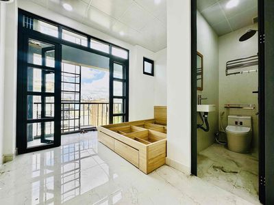 Cho Thuê PHòng Ban Công - Có Thang Máy - Nhà Mới - Đầy Đủ Nội Thất — ảnh 1