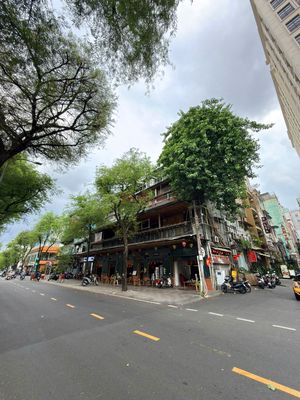 Góc 2MT Quận 1, 400m², 4 tầng, giá 10.000 USD! Hàng đẹp cực hiếm ! — ảnh 1