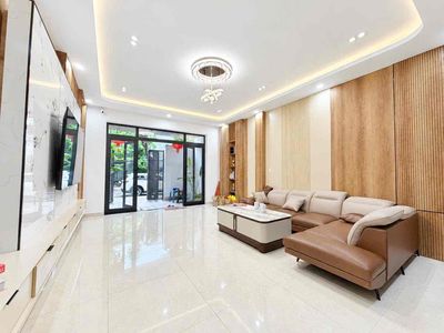 Nhà 3 tầng 4PN đường Bùi Công Trừng, Hoà Xuân — ảnh 1