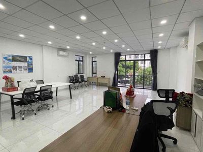 Văn phòng tầng 3 7x15m sàn, full nội thất văn phòng, view công viên — ảnh 1