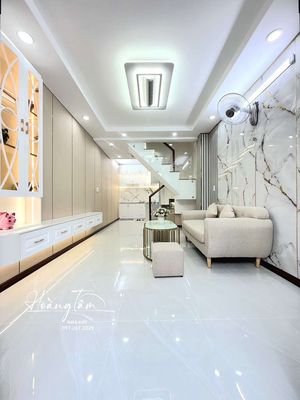 Nhà sổ hồng 3x9m 2 lầu 3pn mặt tiền hẻm 3m kế quận 7 2.49 tỷ — ảnh 1