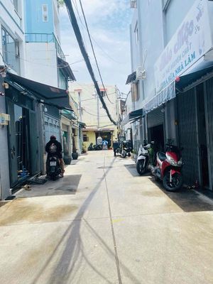 Hẻm xe hơi Lạc Long Quân Tân Bình sát ngã 4 âu cơ lạc long quân. — ảnh 1