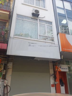 Nhà mặt phố Trần Quốc Hoàn. Dt 50m2 x 3 Tầng thông sàn tiện Kinh Doanh — ảnh 1