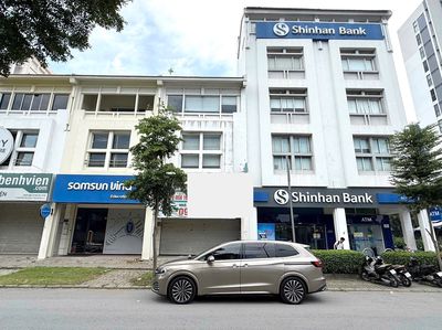 Nhà phố Mỹ Hưng 6*18m, 1 trệt, 2 lầu mặt tiền nguyễn văn linh — ảnh 1