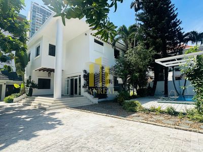 Cho thuê biệt thự sân vườn 800m2 hồ bơi giá 140 triệu — ảnh 1
