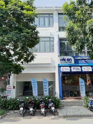 Nhà phố đường nguyễn văn linh, phú mỹ hưng q7 mé chung cư sky garden — ảnh 1