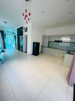 Biệt thự 3 tầng 4 phòng 8*20 ẵn máy lạnh có thang máy kdc khang điền — ảnh 1