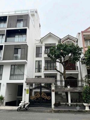 Biệt thự khu sân bay tân bình 5 tầng hẻm xe tải — ảnh 1