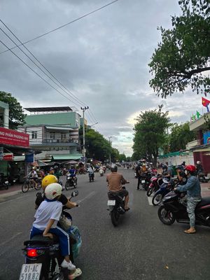Bán nhà mặt tiền đường Thành Thái, Quy Nhơn - Vị trí trung tâm — ảnh 1