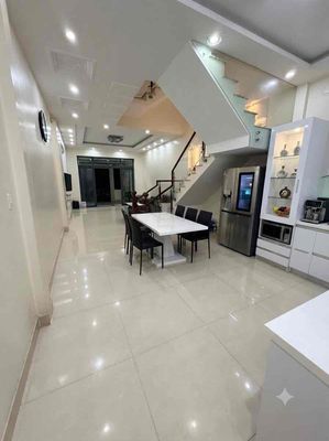 Bán nhà 3 tầng đẹp 108m² – đối diện trường học, công viên – giá 7,9 tỷ — ảnh 1