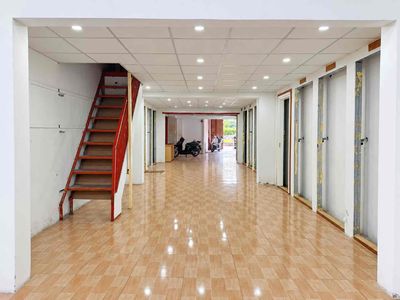 Nhà mặt tiền xa lộ hà nội - trống suốt - đường xe công thoải mái — ảnh 1