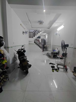Cho thuê nhà 4 x 15m 3 lầu, 5pn mặt tiền đường t6 tây thạnh — ảnh 1