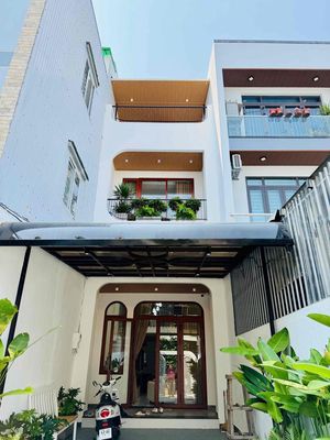 Nhà đẹp sát nguyễn văn thoại,4pn,5wc,full nội thất — ảnh 1