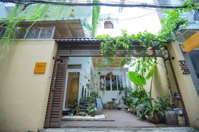 Cho thuê nhà 32/28 đặng văn ngữ, qpn – ngang 10m, có sân, 30tr — ảnh 1