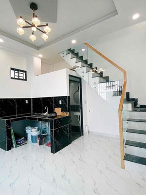 Cho thuê nguyên căn 1 trệt, 1 lầu, 2wc, ngay trung tâm quận 7, gần q4 — ảnh 1