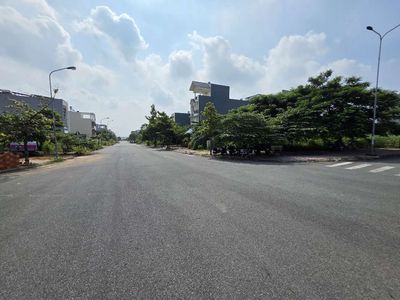 Đất 2mặt tiền ngay ngã tư trục chính KDC Phú Hồng Thịnh10, p Đông Hòa — ảnh 1