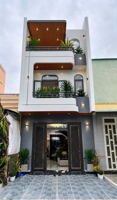 Bán nhà 1 trệt 2 lầu nội thất cao cấp, hiện đại ,KDC Hồng Loan — ảnh 1