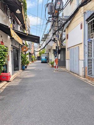 Âu cơ cạnh quận 10 - lô góc 5 tầng thông thoáng ô tô tránh nhau . — ảnh 1