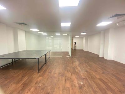 Văn phòng sát bến thành - 160m2 - diện tích lớn - giá rẻ trung tâm q1 — ảnh 1