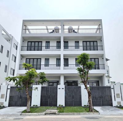 Cho thuê nhà nguyên căn - Có thang máy - gần Trương Văn Bang — ảnh 1