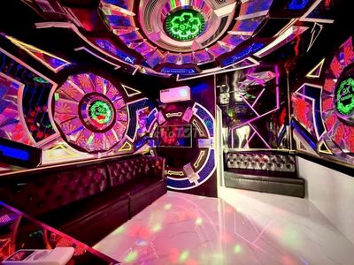 Nhà Thang máy 4x26m Thiết kế độc bản Phòng Karaoke và Master Full Sàn — ảnh 1