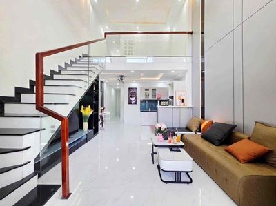 Chỉ nhỉnh 3ty có căn nhà mới kiệt cù chính lan - có sân rộng — ảnh 1