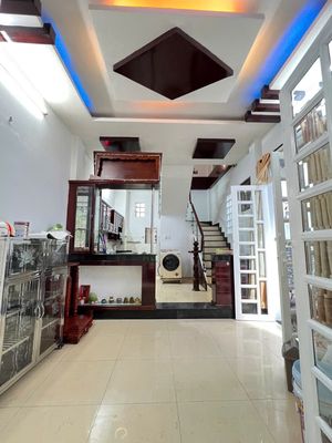 Cho thuê nguyên căn 2MT - Nguyễn Duy Dương. 4 tầng mới đẹp. — ảnh 1