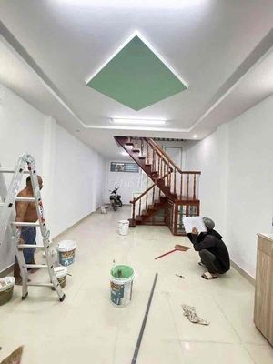 Nhà 1 trệt 1 lầu sạch đẹp 2 phòng ngủ 2wc hẻm an ninh thống nhất — ảnh 1