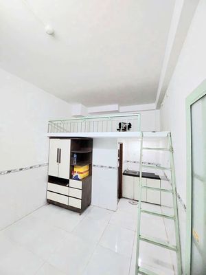 Căn hộ thang máy ,cửa sổ Full nội thất — ảnh 1