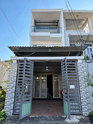 Nhà có sân xe hơi 2 lầu có máy lạnh gần KCN cao Q9 — ảnh 1